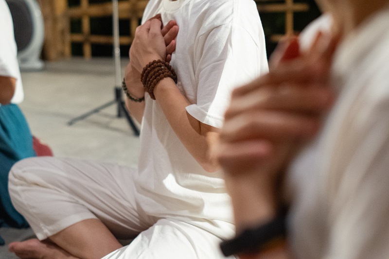 Mantra là gì? Tìm hiểu Mantra - Những giai điệu chữa lành 14 Hướng dẫn niệm thần chú mantra