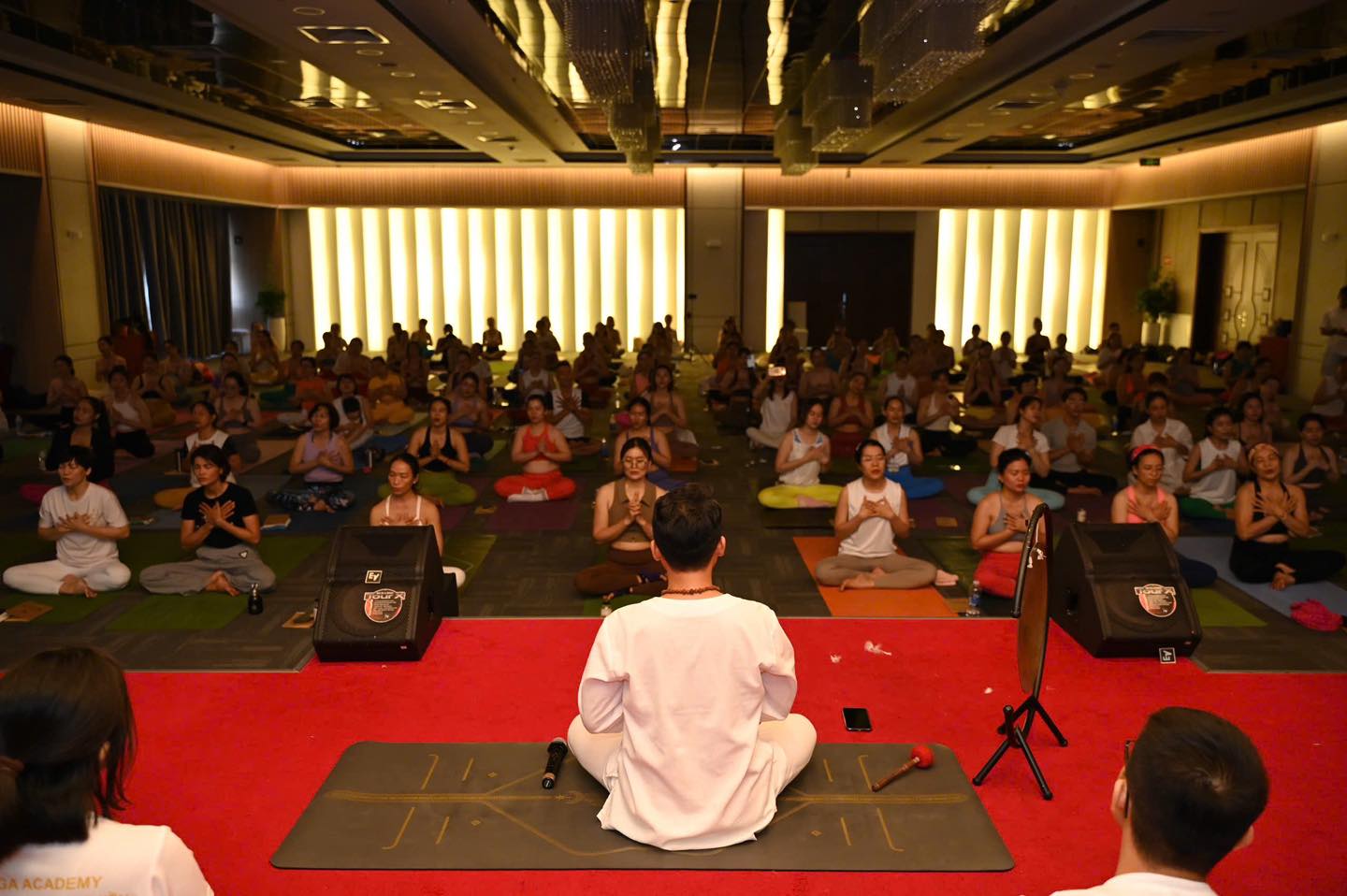 Mantra là gì? Tìm hiểu Mantra - Những giai điệu chữa lành 14 Ứng dụng thần chú mantra trong tập luyện yoga