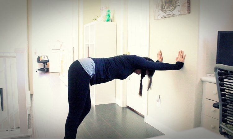 Tư thế chó cúi mặt