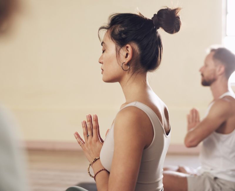 Chánh niệm trong yoga - Nghệ thuật kết nối Thân - Tâm trí 26 Hướng dẫn thực hành chánh niệm trong yoga một cách đúng đắn