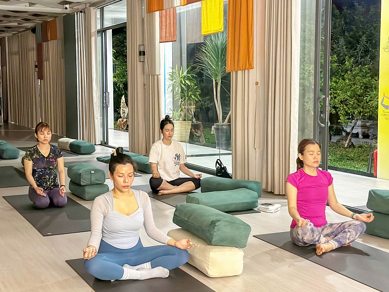 Chữ Om tiếng Phạn: Âm thanh nguyên thủy, biểu tượng thiêng liêng của vũ trụ 4 Hướng dẫn tụng chữ Om đúng cách