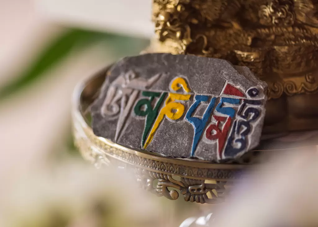 Chữ Om tiếng Phạn: Âm thanh nguyên thủy, biểu tượng thiêng liêng của vũ trụ 25 Om Mani Padme Hum