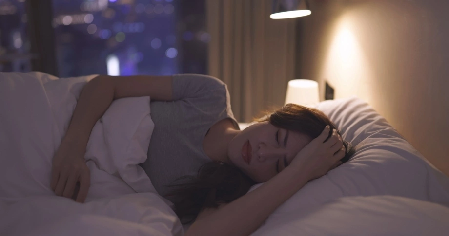 Hành trình làm mới ngày 2: Dấu hiệu bạn đang cần F5 chính mình 7 Bạn nhận ra rằng giấc ngủ đã không còn là nơi phục hồi