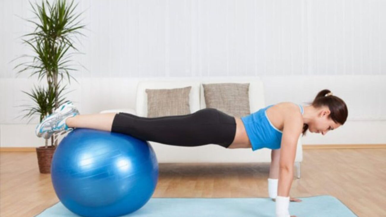 Tư thế Plank – Những biến thể và hiệu quả khi luyện tập 4 Plank với bóng tập