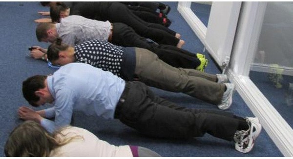 Tư thế Plank – Những biến thể và hiệu quả khi luyện tập 4 người nên tập plank
