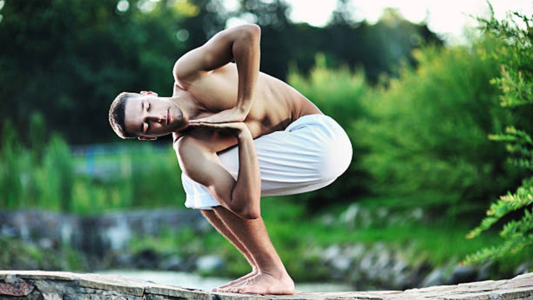 Tư thế Chiếc ghế – Utkatasana: Bền bỉ từ nền tảng, mạnh mẽ từng nhịp thở 2 Chiếc ghế xoắn (Parivrtta Utkatasana)