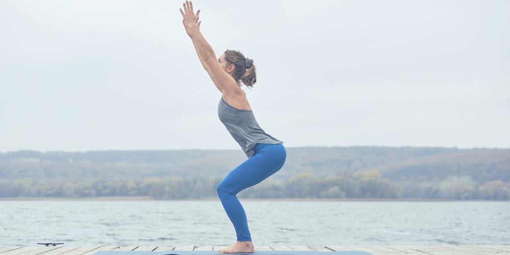 Tư thế Chiếc ghế – Utkatasana: Bền bỉ từ nền tảng, mạnh mẽ từng nhịp thở 2 Những lợi ích của tư thế Chiếc ghế
