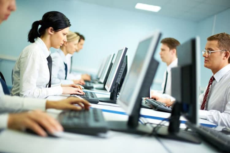 Tư thế Em Bé – Những biến thể và lợi ích khi luyện tập 4 Những người phù hợp luyện tập Tư thế Em Bé