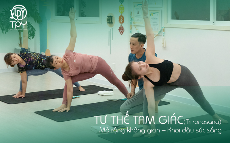 Tư thế Tam giác (Trikonasana) Mở rộng không gian – Khơi dậy sức sống