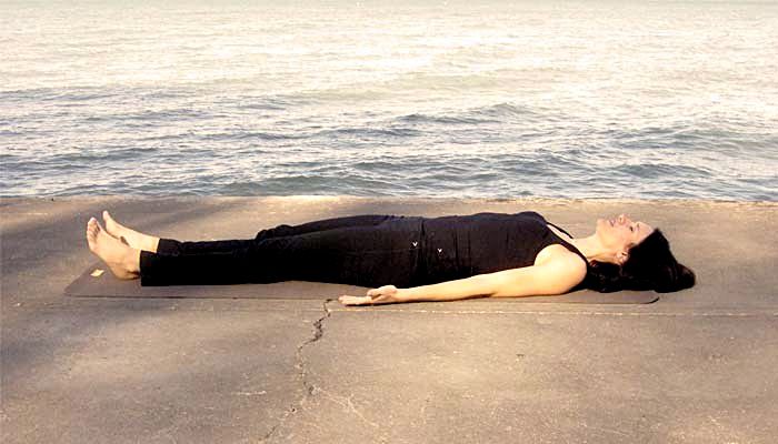 Tư thế Xác chết (Savasana): Nghỉ ngơi trọn vẹn để phục hồi toàn diện 22 Tư thế Xác chết là gì
