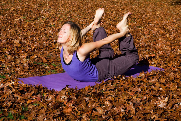Tư thế Cánh Cung (Dhanurasana) – Mở rộng lồng ngực & Giải phóng năng lượng 25 Lợi ích của tư thế Cánh Cung