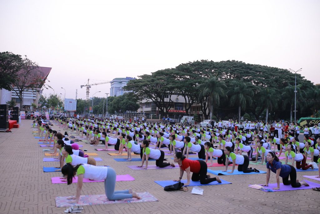 Tư thế Con bò (Bitilasana): Khơi mở dòng năng lượng từ cột sống 26 Một số lưu ý khi thực hành Tư thế Con bò