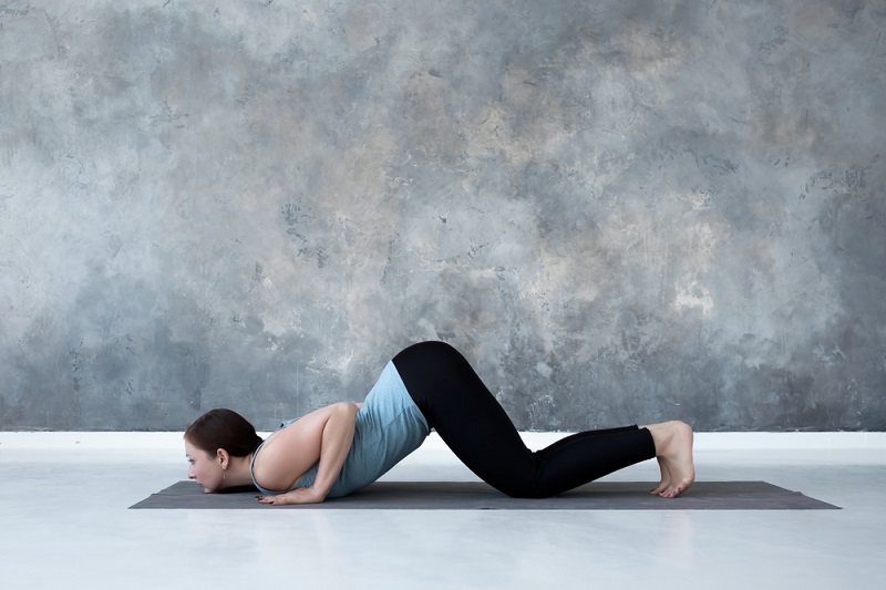 Tư thế 8 điểm chạm (Ashtanga Namaskara): Hành động khiêm nhường từ trái tim 5 Tư thế 8 điểm chạm