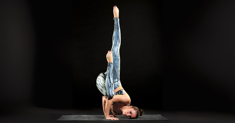 Tư thế Thiên thần sa ngã (Devaduuta Panna Asana): Sức mạnh, thăng bằng hòa quyện cùng nghệ thuật 25 Tư thế Thiên thần sa ngã là gì?