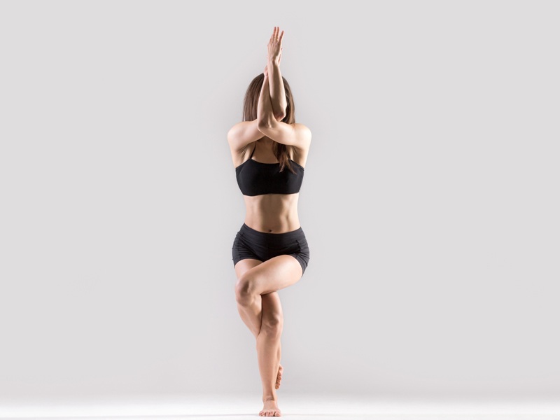 Tư thế Đại Bàng (Garudasana): Biểu tượng của sự cân bằng và tập trung 25 Tư thế tay Đại Bàng (Eagle Arms)