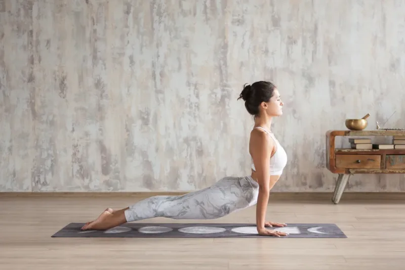 Tư thế Chó Ngửa Mặt (Urdhva Mukha Svanasana): Mở rộng trái tim & Đánh thức nội lực 25 lưu ý khi luyện tập Urdhva Mukha Svanasana
