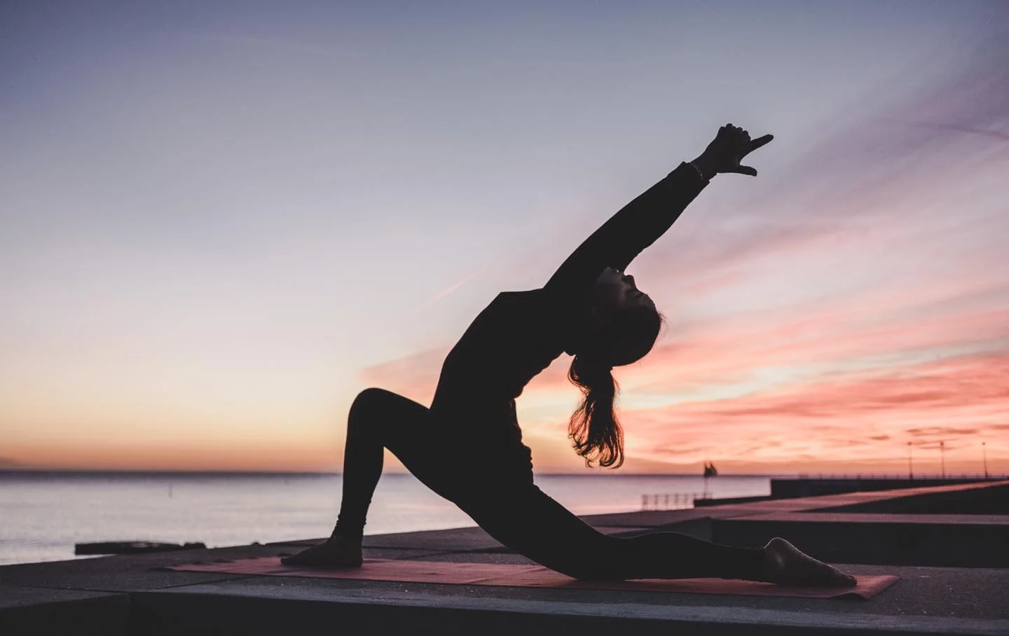 Reiki là gì? Liệu pháp năng lượng - Cân bằng Thân – Tâm – Trí 26 Yoga và Reiki – Hai hành trình năng lượng song song