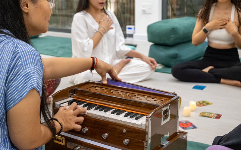 Workshop Sống cho mình | Hạnh phúc tự thân 7 Vòng tròn kết nối cuối ngày & hát mantra Viết cảm xúc để dành