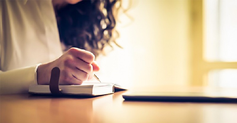 Ai nên thực hành viết cảm xúc ra giấy