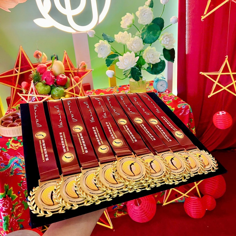 Chào Mặt Trời 2026 | Khởi động năm mới bằng yoga 25 Huy chương 108 vòng Chào mặt trời mùa 2