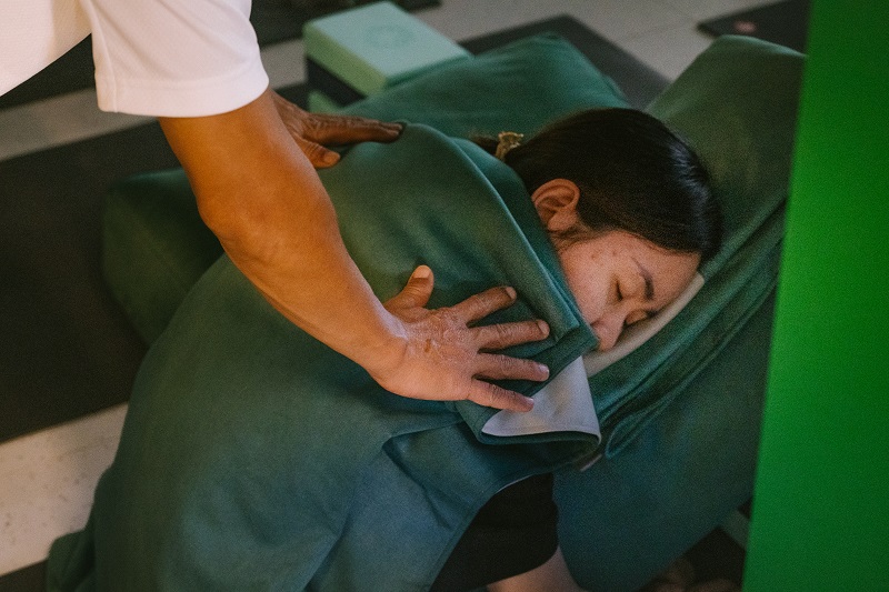 Yoga trị liệu cho dân văn phòng