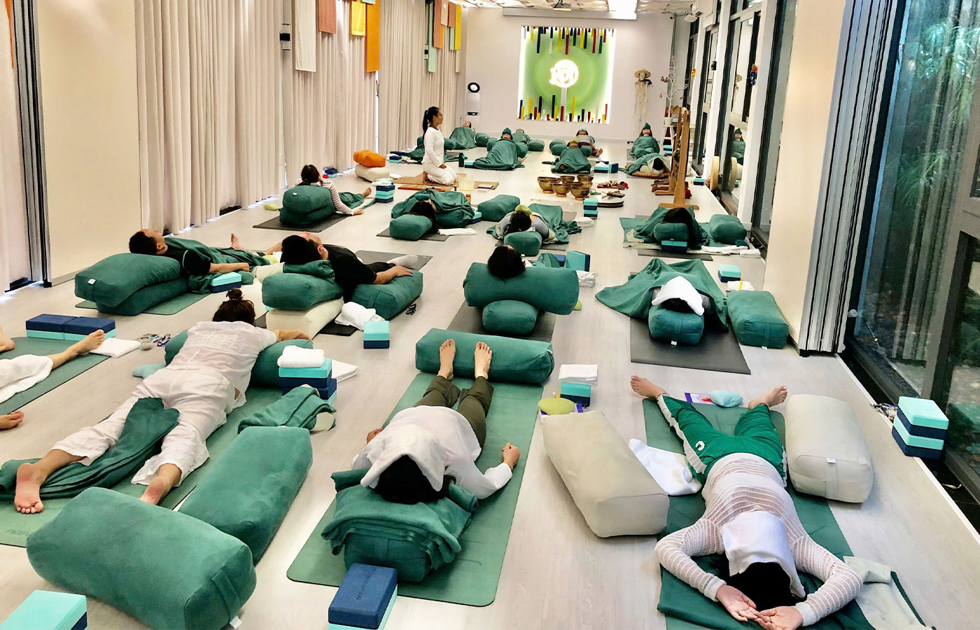 Lớp yoga chuyên đề là gì? Khi tập luyện cần đi đúng trọng tâm 16 Chương trình Workshop hàng tháng