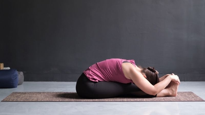 Ai phù hợp với yoga giảm cân