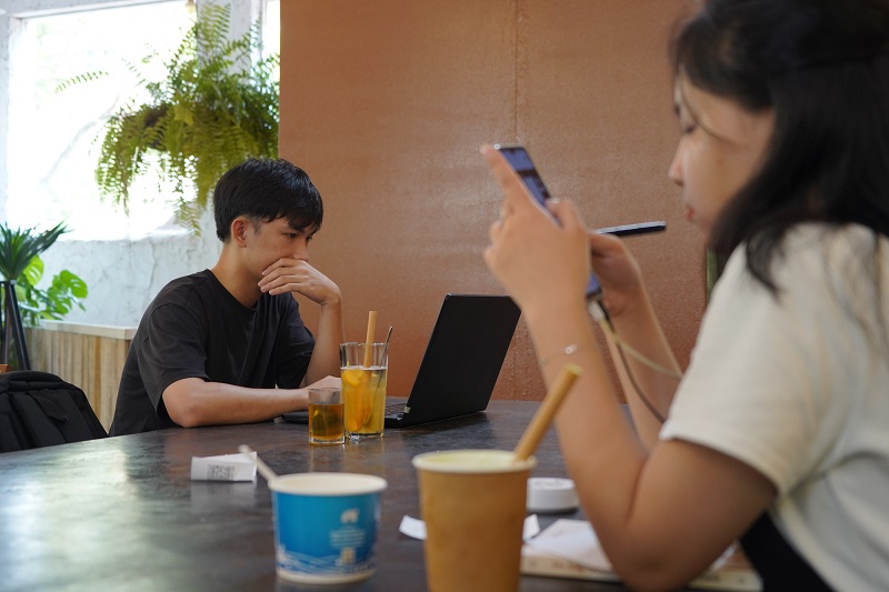 Món quà 8/3 ý nghĩa: Thiền vẽ kết nối yêu thương với mẹ 28 Nhịp sống hiện đại kéo con người ra xa khỏi sự hiện diện