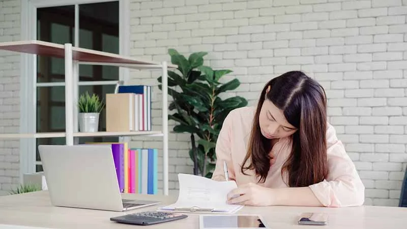 5 cách thực hành yoga giúp phụ nữ sống chậm lại mỗi ngày