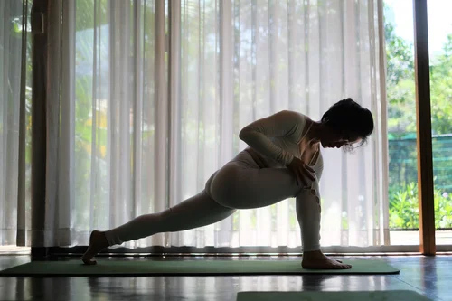 Yoga detox 7 ngày : Hành trình làm mới cơ thể & tâm trí từ bên trong 1 Kết nối chuyển động & nhận thức