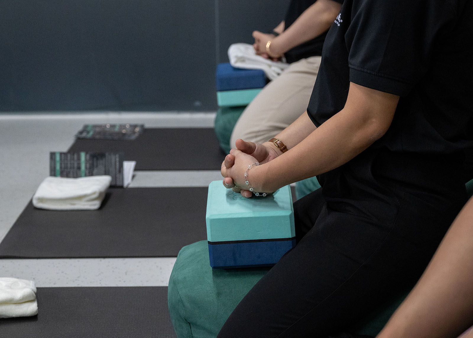 Thực hành yoga hoặc thiền - Giải phóng cảm xúc bị dồn nén