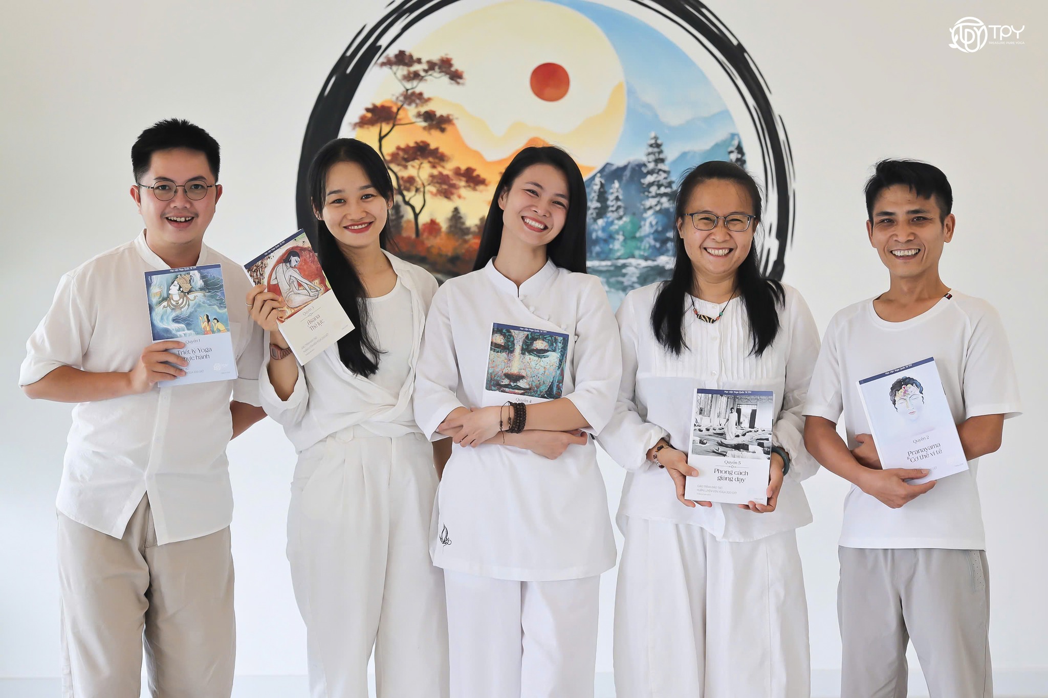 Đội ngũ huấn luyện viên nhà TPY