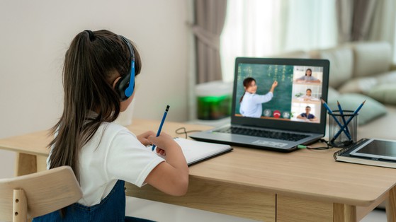 Chuyên gia giáo dục trực tuyến