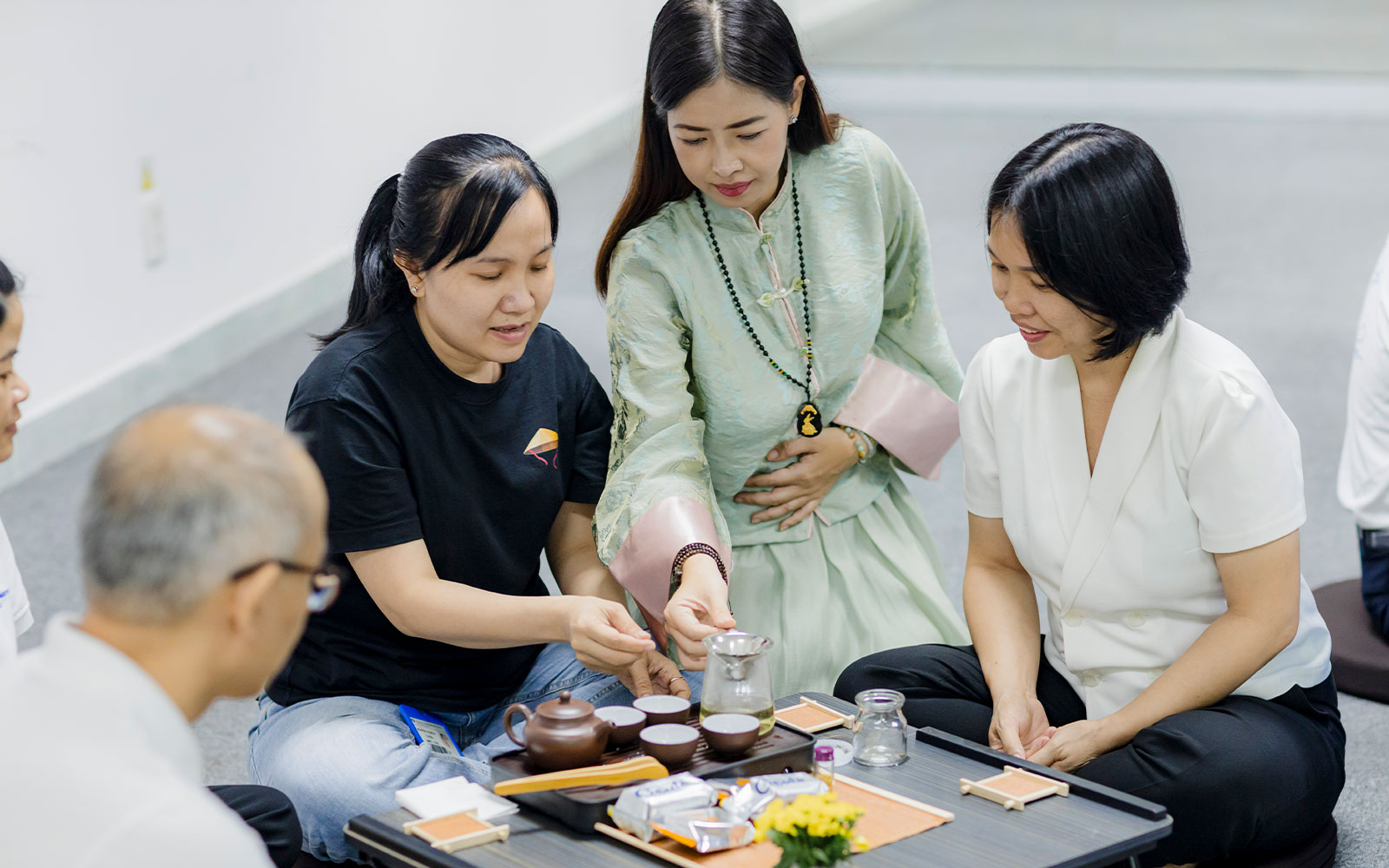 Workshop Thiền Trà cho doanh nghiệp 27 Thiền trà tại Congate | Phút nhiệm màu hiện tại